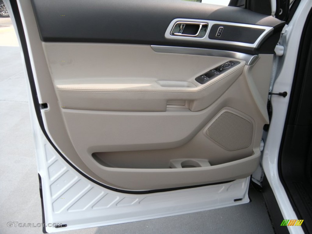 2015 Explorer XLT - Oxford White / Medium Light Stone photo #24