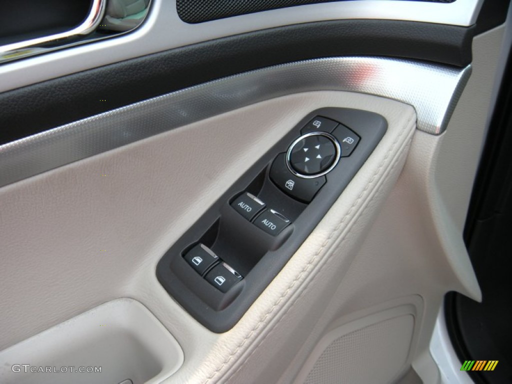 2015 Explorer XLT - Oxford White / Medium Light Stone photo #25