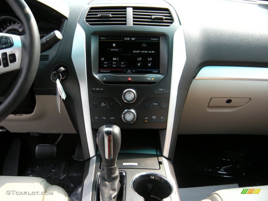 2015 Explorer XLT - Oxford White / Medium Light Stone photo #29