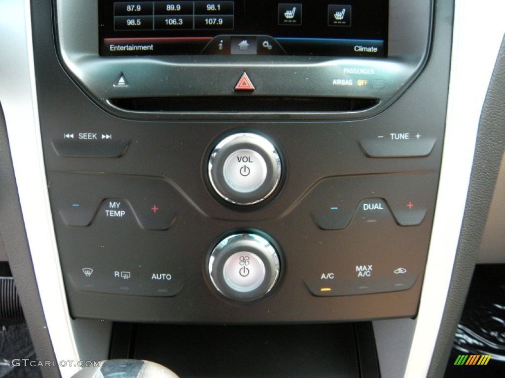 2015 Explorer XLT - Oxford White / Medium Light Stone photo #31