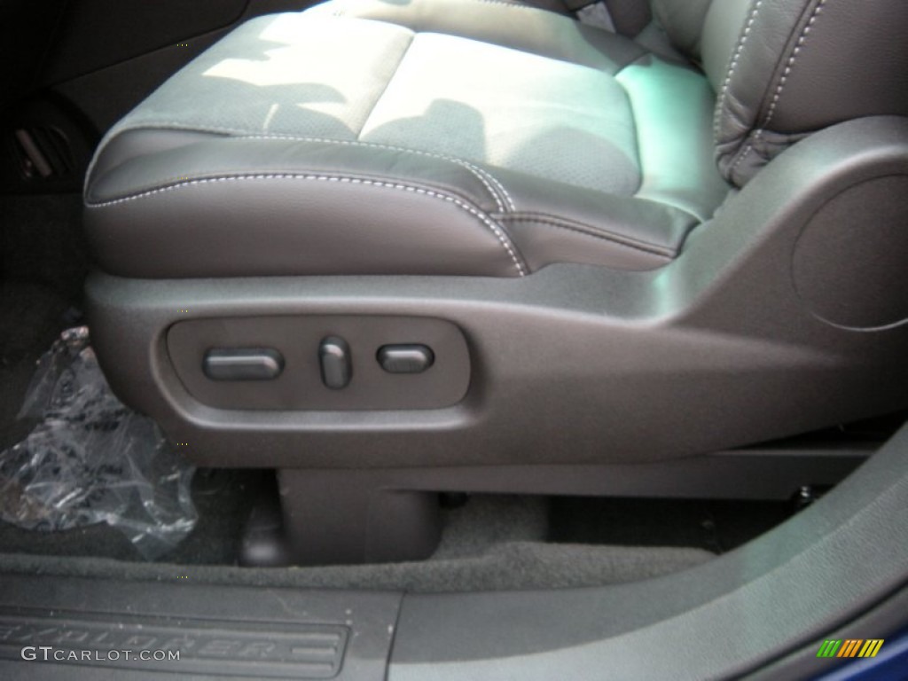 2015 Explorer XLT - Deep Impact Blue / Charcoal Black photo #28