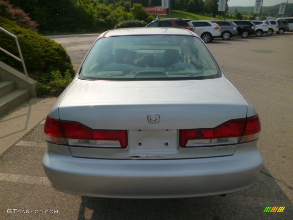 2002 Accord LX Sedan - Satin Silver Metallic / Quartz Gray photo #4