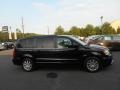 2011 Sapphire Crystal Metallic Chrysler Town & Country Touring - L  photo #7