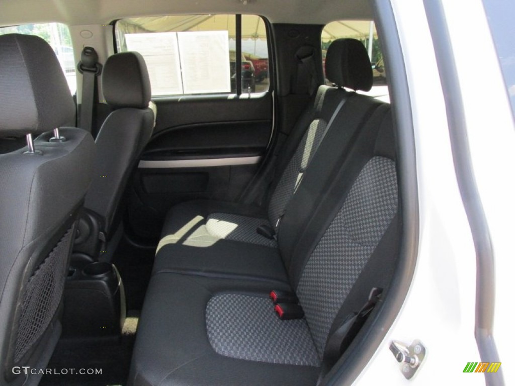 2011 HHR LS - Arctic Ice White / Gray photo #13