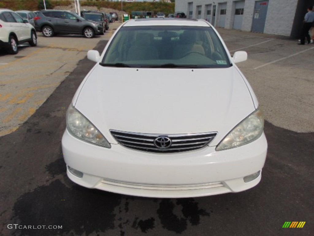 2005 Camry XLE - Super White / Taupe photo #4