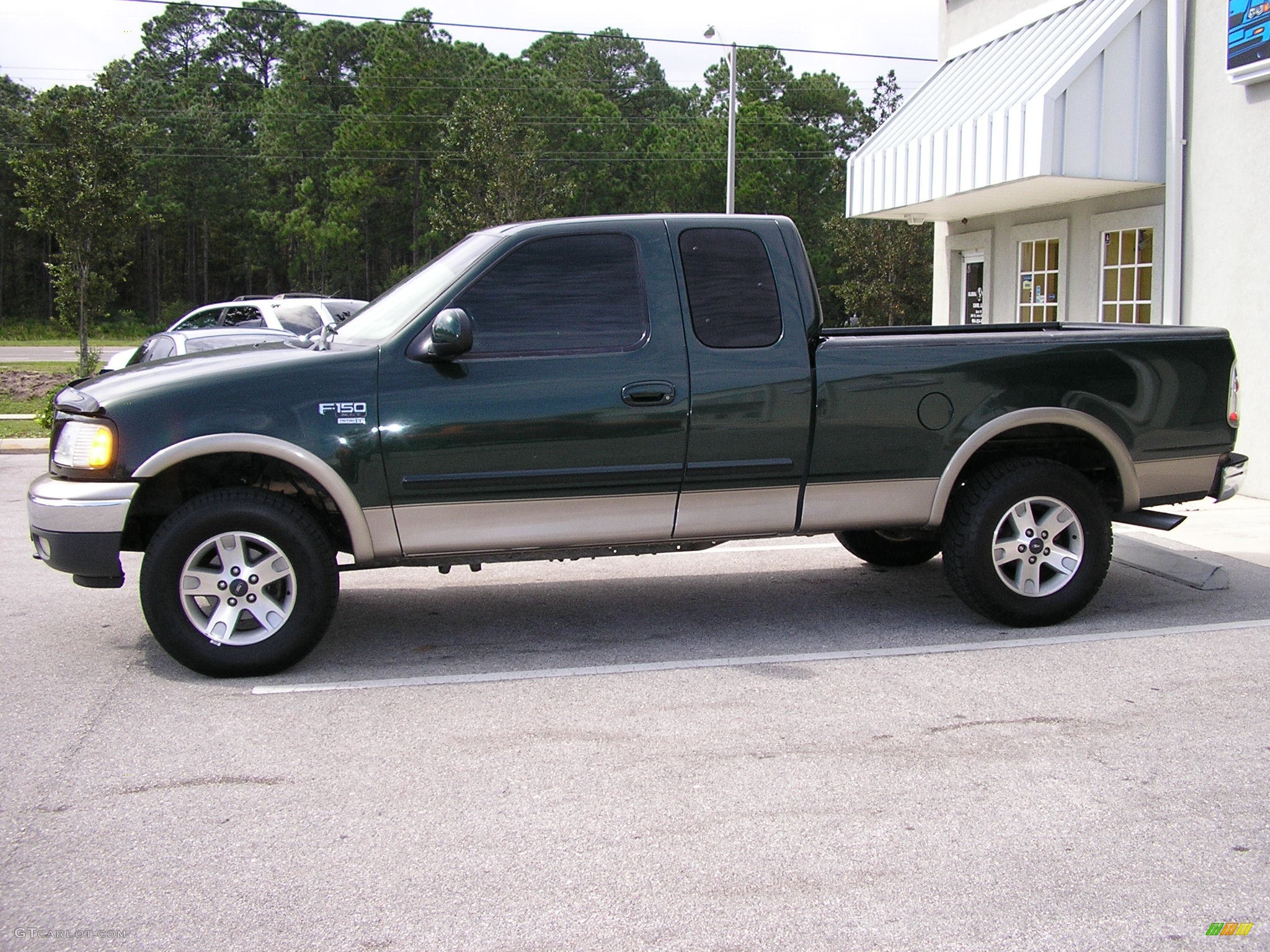 2001 F150 XLT SuperCab 4x4 - Dark Highland Green Metallic / Medium Parchment photo #3