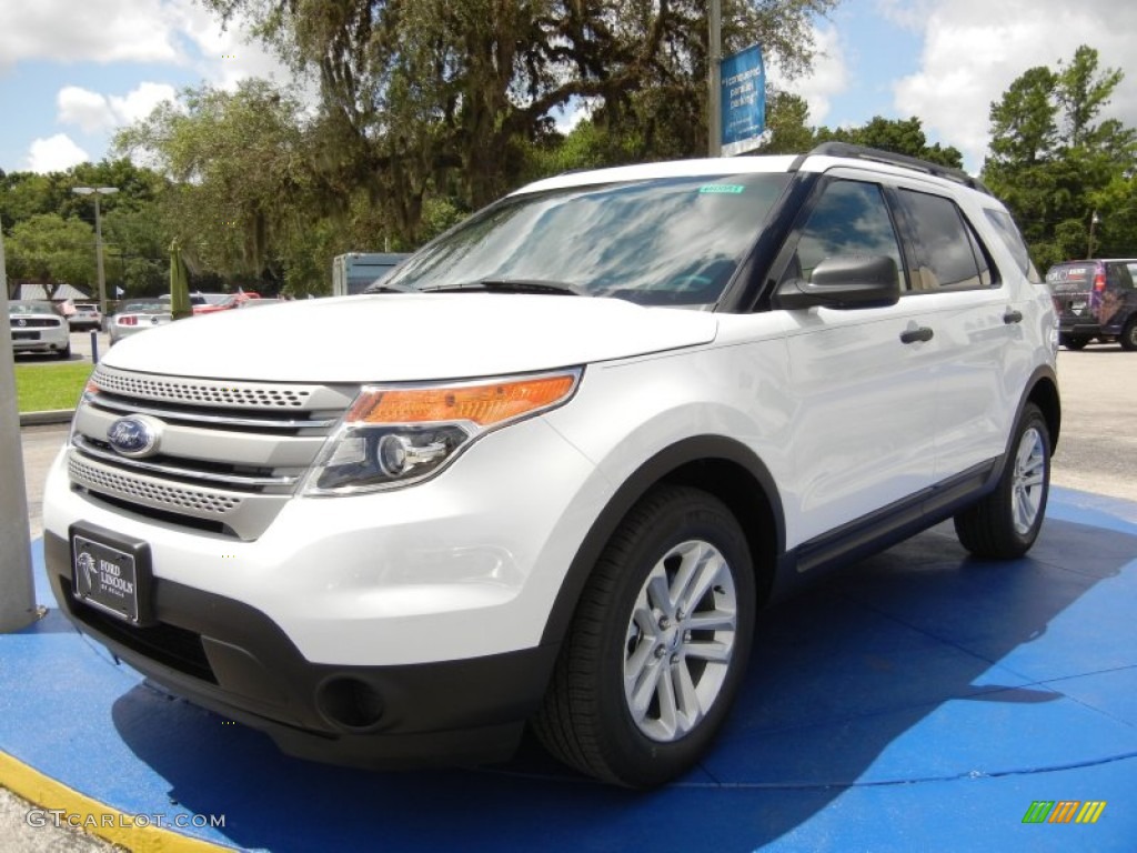 2015 Explorer FWD - Oxford White / Medium Light Stone photo #1