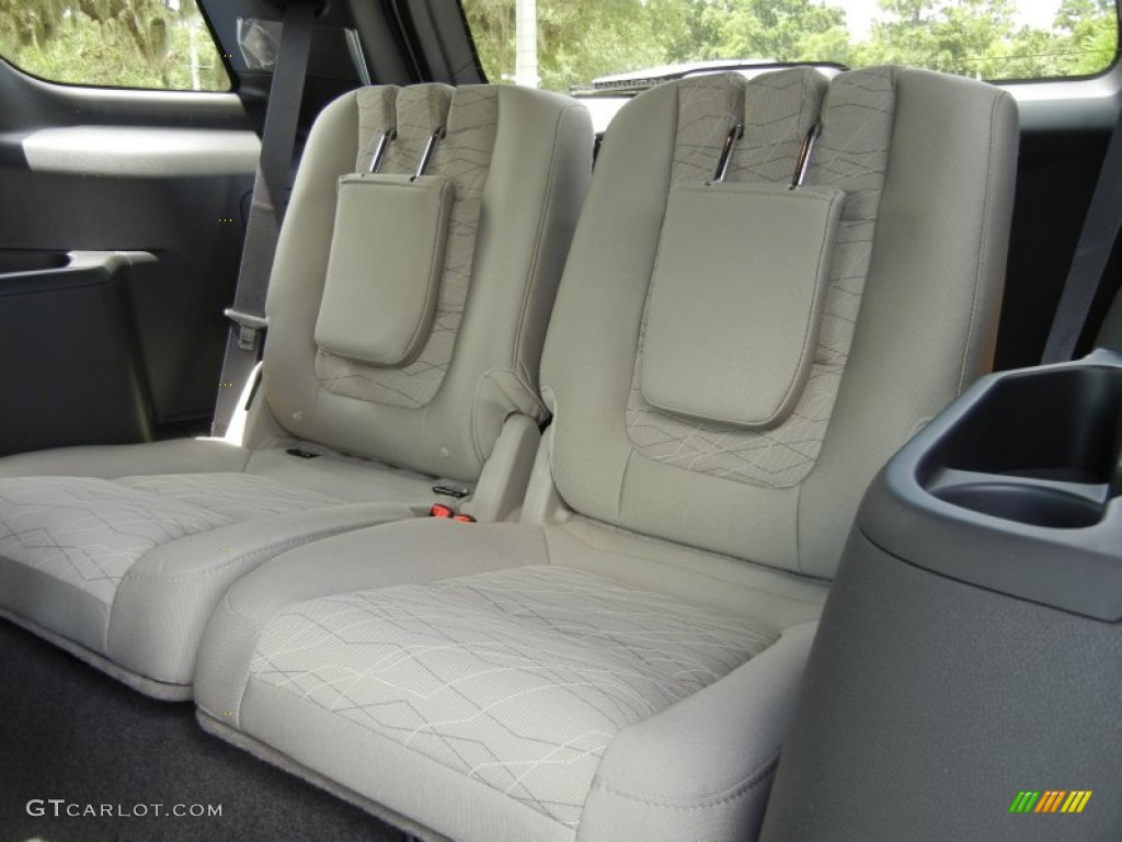 2015 Explorer FWD - Oxford White / Medium Light Stone photo #8