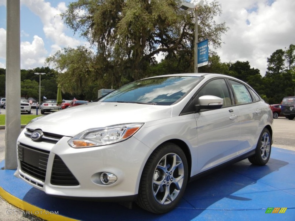 Oxford White 2014 Ford Focus SE Sedan Exterior Photo #95683029