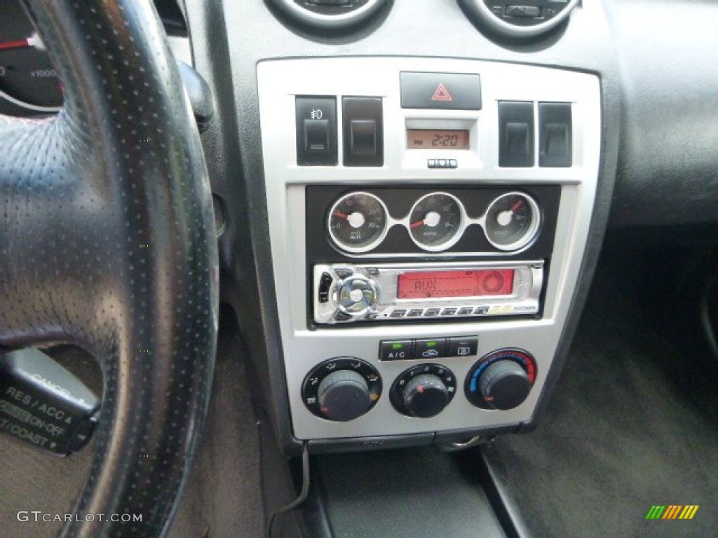 2005 Hyundai Tiburon SE Controls Photos