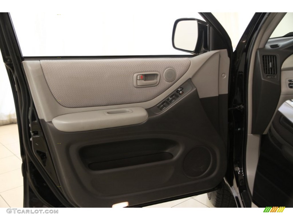 2006 Toyota Highlander I4 Ash Gray Door Panel Photo #95718209