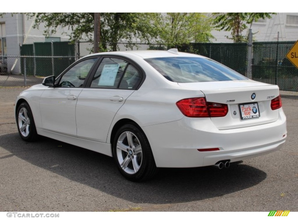 2014 3 Series 328i xDrive Sedan - Alpine White / Black photo #4