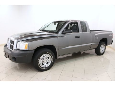 2006 Dodge Dakota ST Club Cab 4x4 Data, Info and Specs