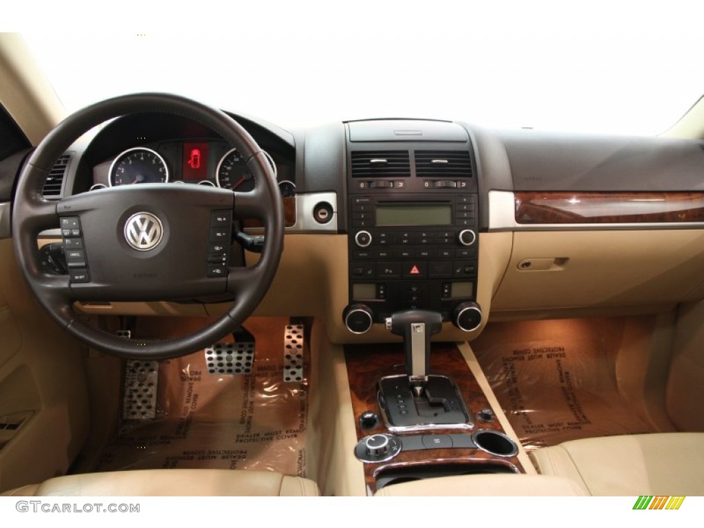 2008 Volkswagen Touareg 2 VR6 Dashboard Photos