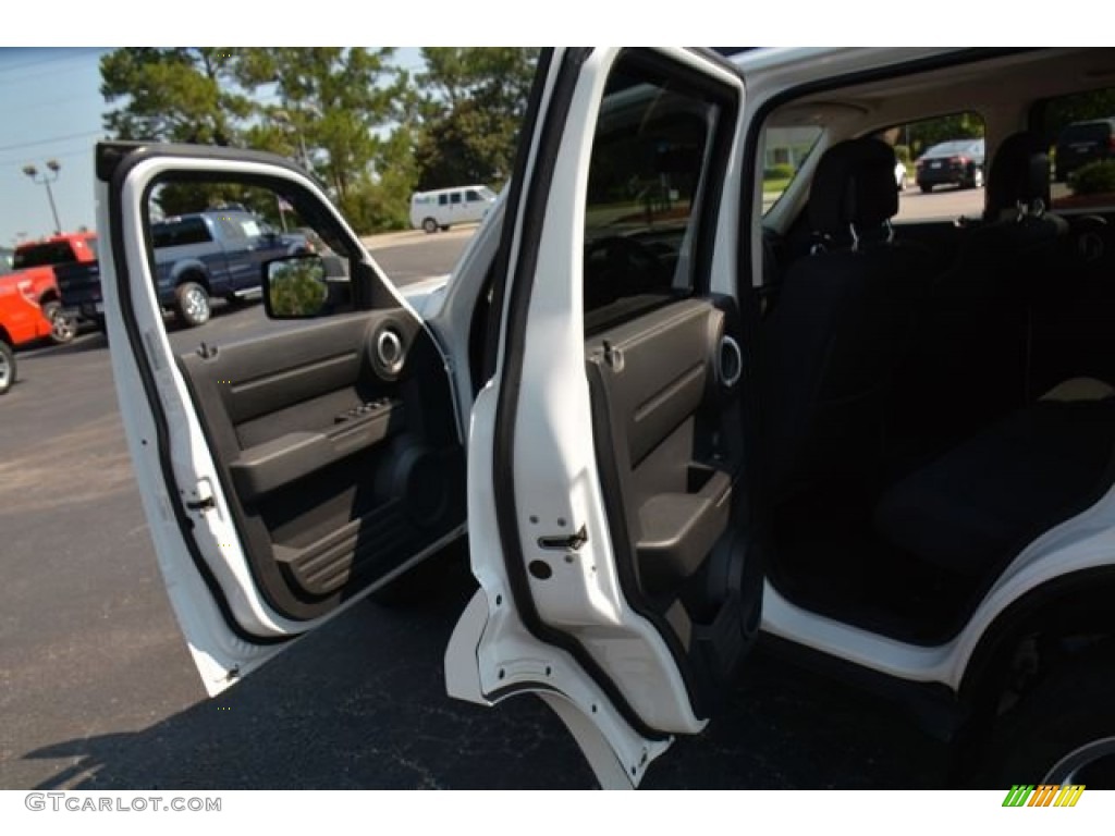 2011 Nitro Heat 4.0 - Bright White / Dark Slate Gray photo #10