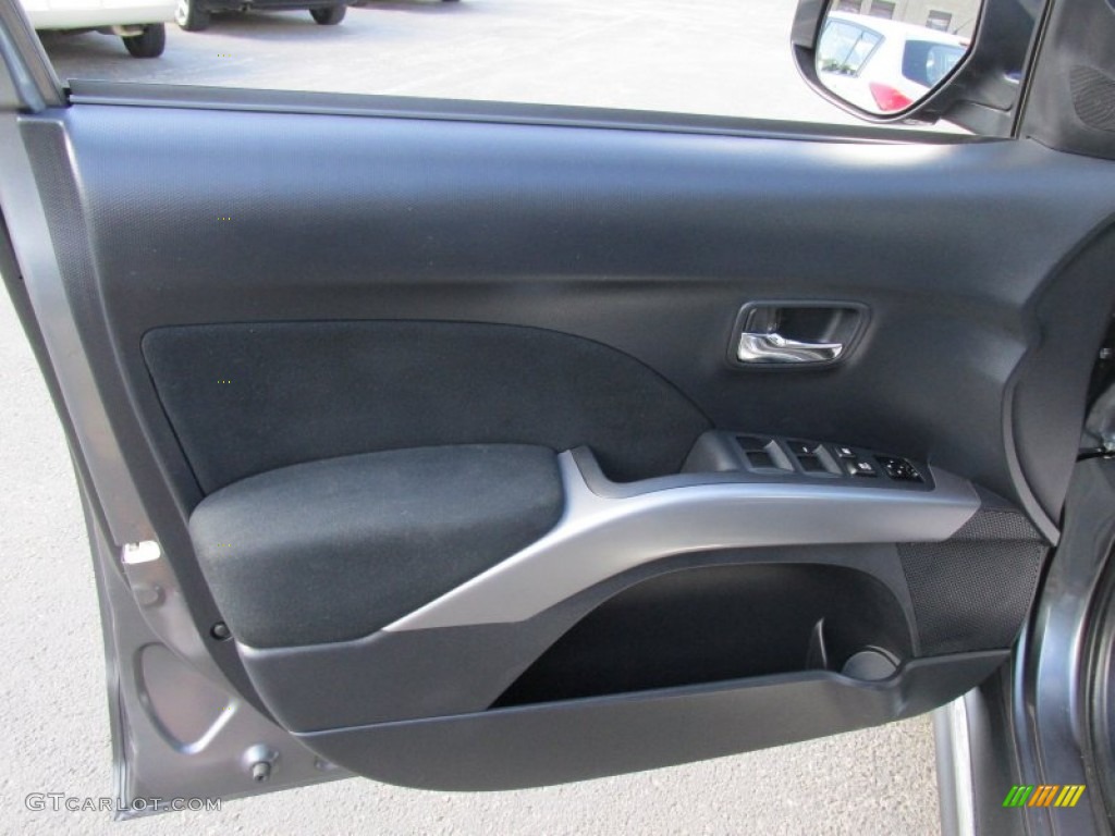 2012 Mitsubishi Outlander SE AWD Door Panel Photos