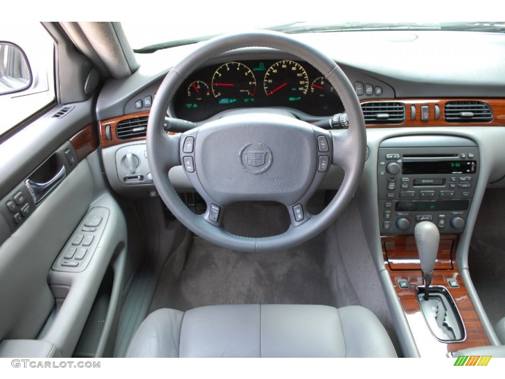 2003 Cadillac Seville SLS Controls Photo #95742297