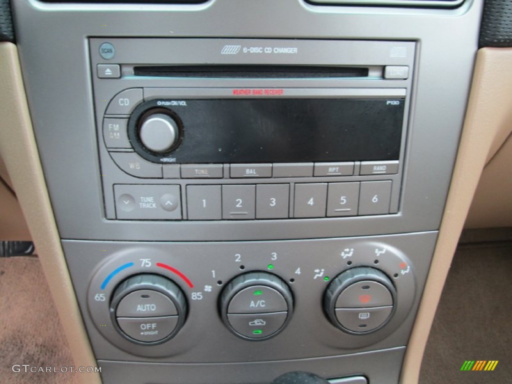 2004 Subaru Forester 2.5 XS Controls Photos