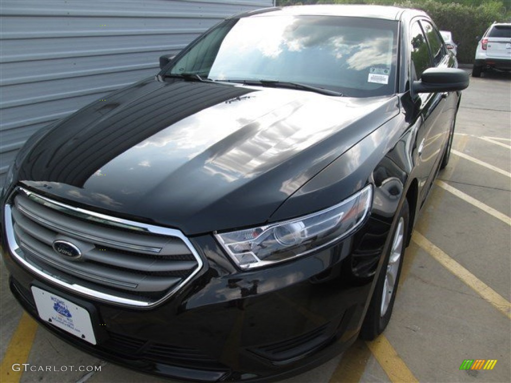 2015 Taurus SE - Tuxedo Black Metallic / Dune photo #2