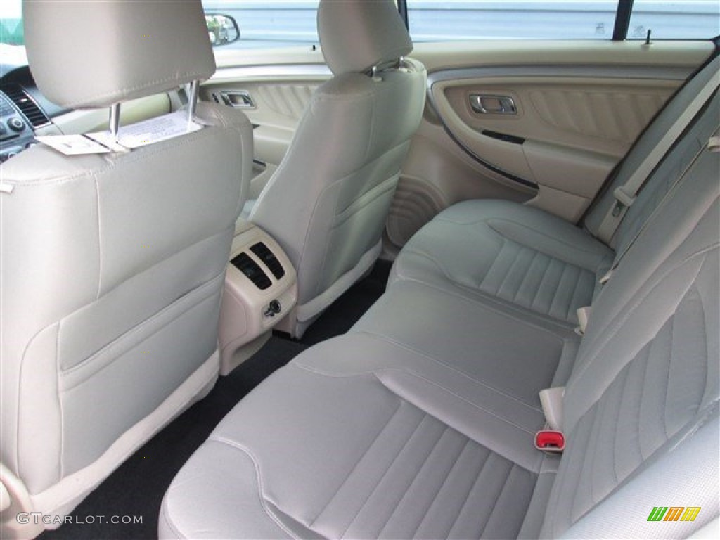 2015 Taurus SE - Tuxedo Black Metallic / Dune photo #4