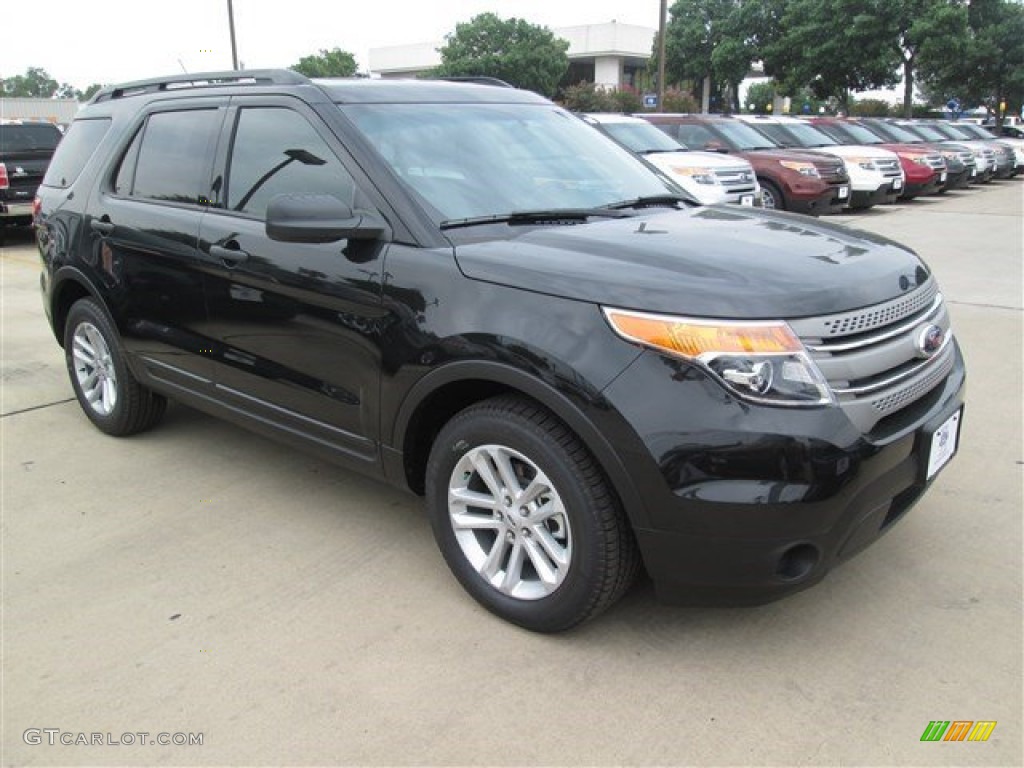 2015 Explorer FWD - Tuxedo Black / Medium Light Stone photo #1