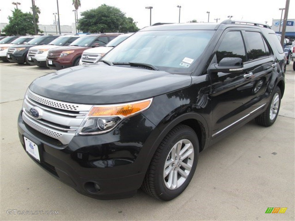 2014 Explorer XLT - Tuxedo Black / Charcoal Black photo #2