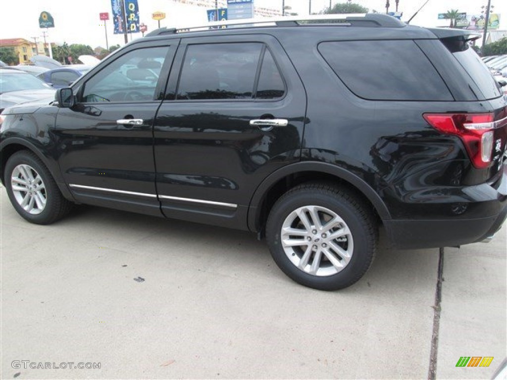 2014 Explorer XLT - Tuxedo Black / Charcoal Black photo #4