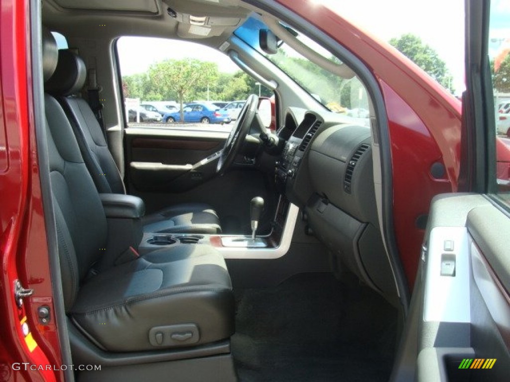 2008 Pathfinder LE V8 4x4 - Red Brawn / Graphite photo #17