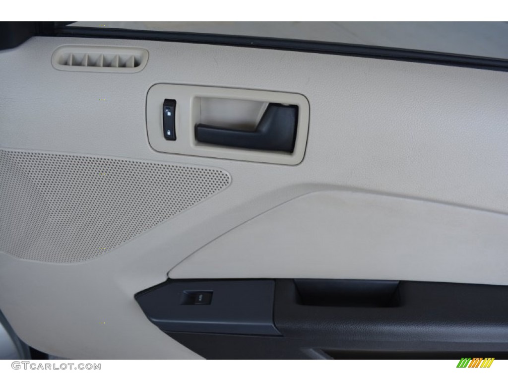 2010 Mustang V6 Convertible - Brilliant Silver Metallic / Stone photo #17