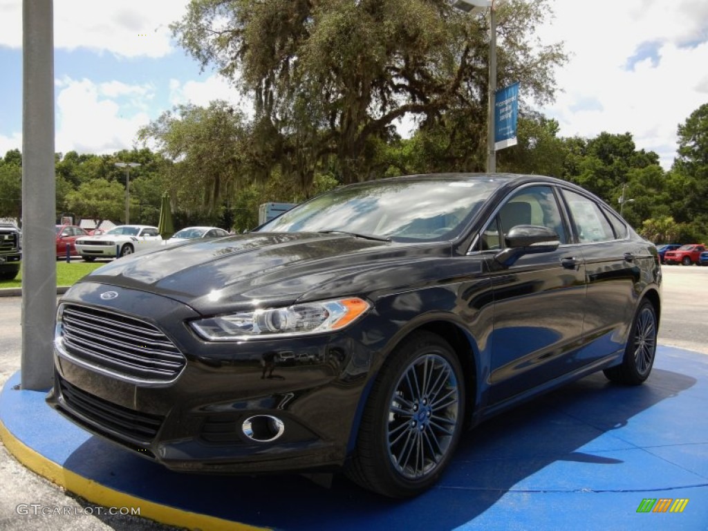 2014 Fusion SE EcoBoost - Tuxedo Black / Dune photo #1