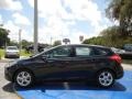 Tuxedo Black - Focus SE Hatchback Photo No. 2