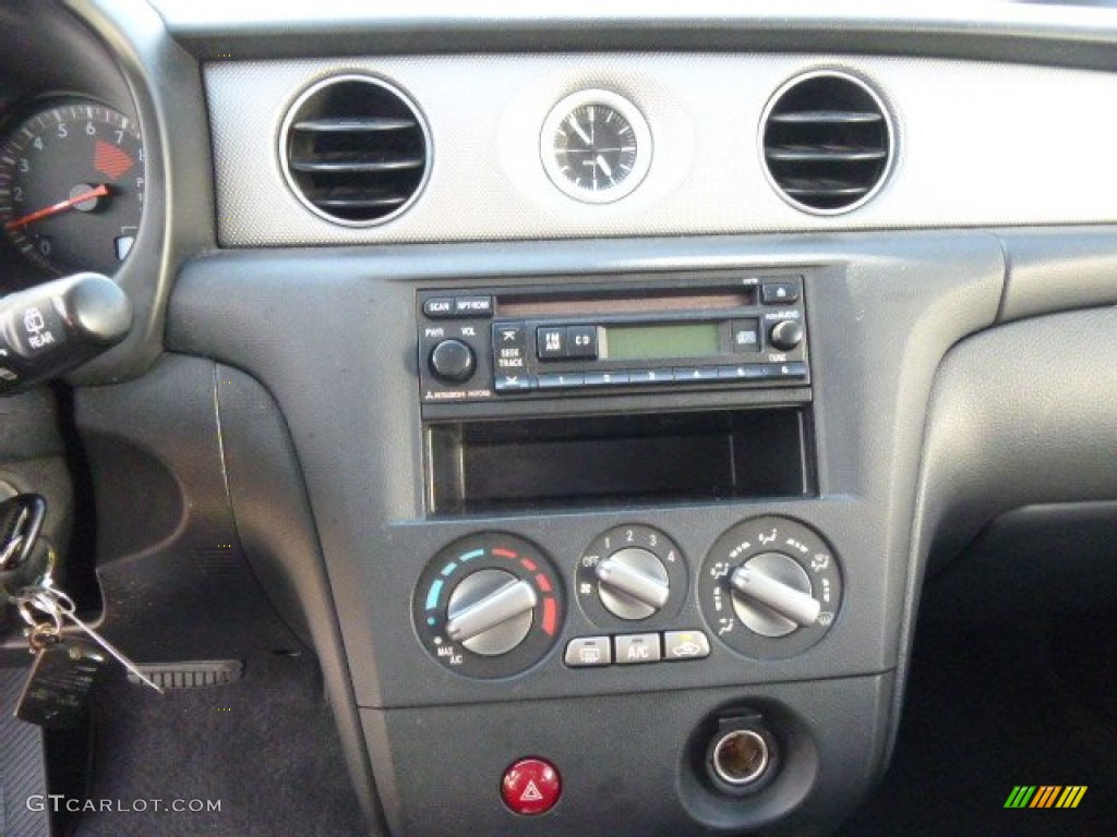 2003 Outlander LS 4WD - Phoenix Red / Charcoal photo #16