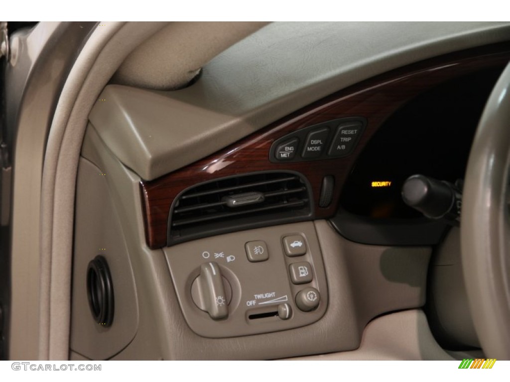 2000 Cadillac DeVille DTS Controls Photo #95777545