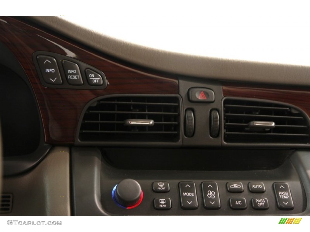 2000 Cadillac DeVille DTS Controls Photo #95777568