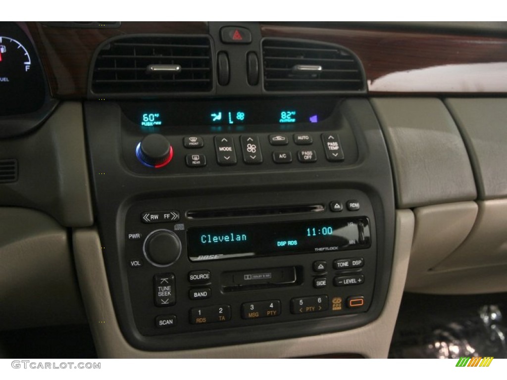 2000 Cadillac DeVille DTS Controls Photos