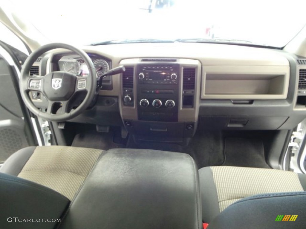 2012 Ram 1500 ST Crew Cab 4x4 - Bright White / Dark Slate Gray/Medium Graystone photo #18