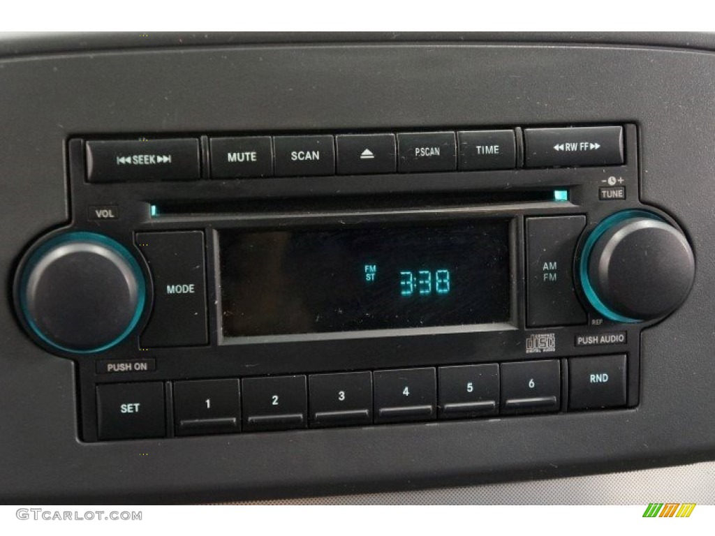 2005 Jeep Grand Cherokee Laredo 4x4 Audio System Photos