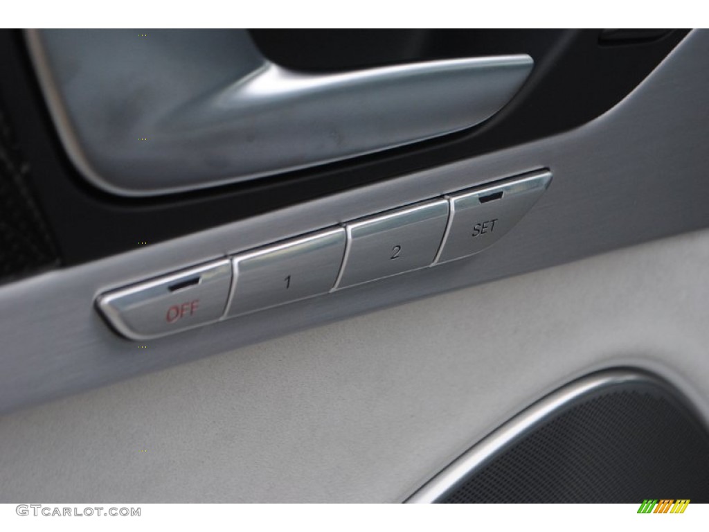 2015 Audi S8 quattro S Controls Photo #95790057