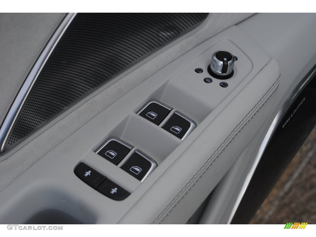 2015 Audi S8 quattro S Controls Photo #95790075