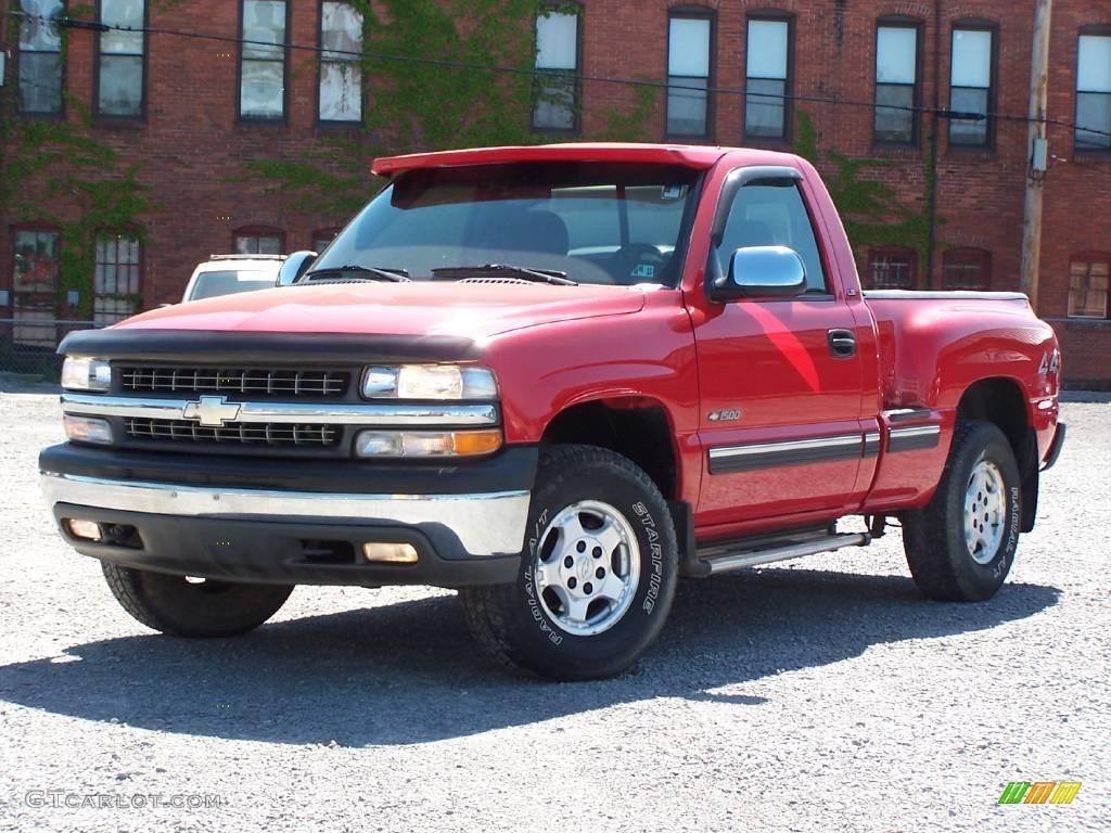 1999 Silverado 1500 LS Regular Cab 4x4 - Victory Red / Graphite photo #2
