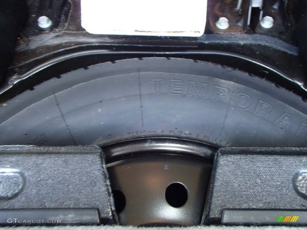 2003 VUE V6 AWD - Black / Gray photo #20