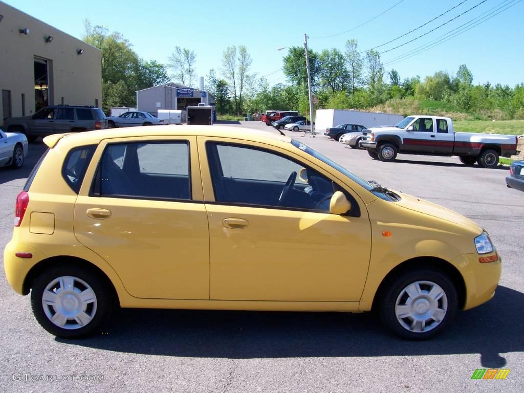 2004 Aveo LS Hatchback - Summer Yellow / Gray photo #11