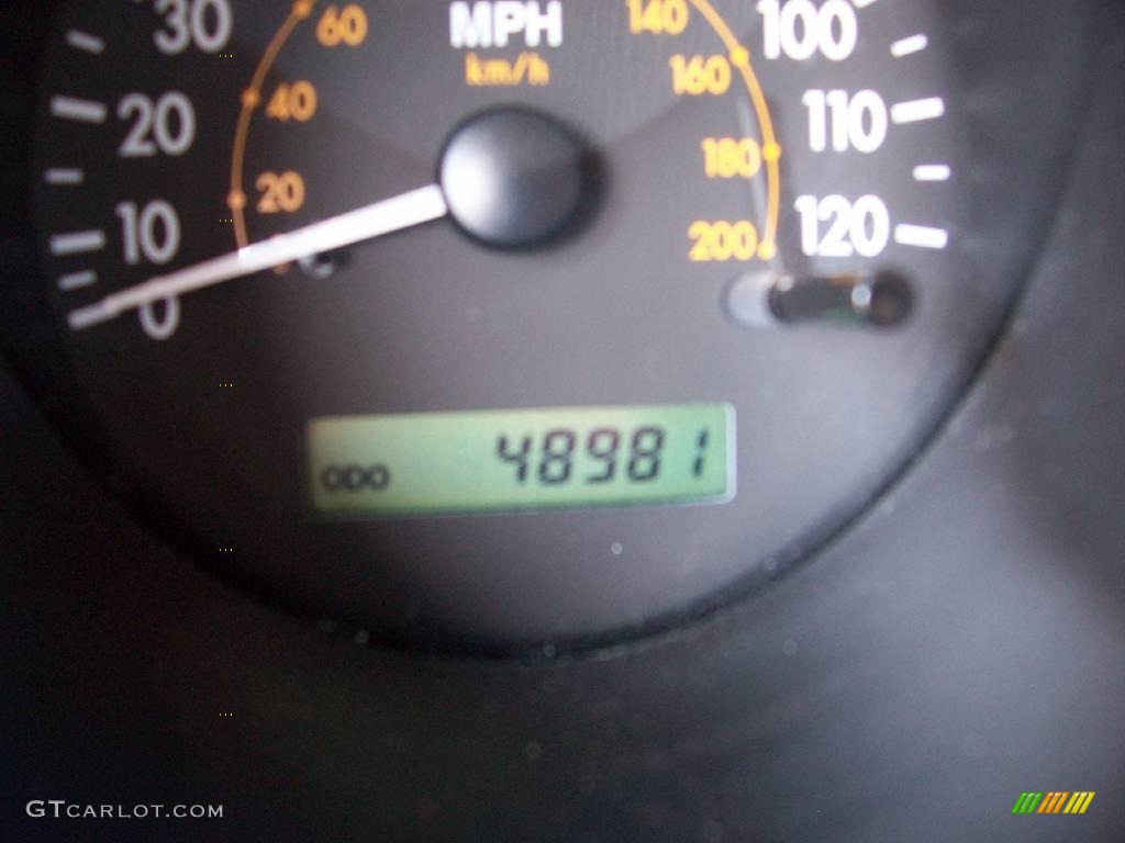 2004 Aveo LS Hatchback - Summer Yellow / Gray photo #26