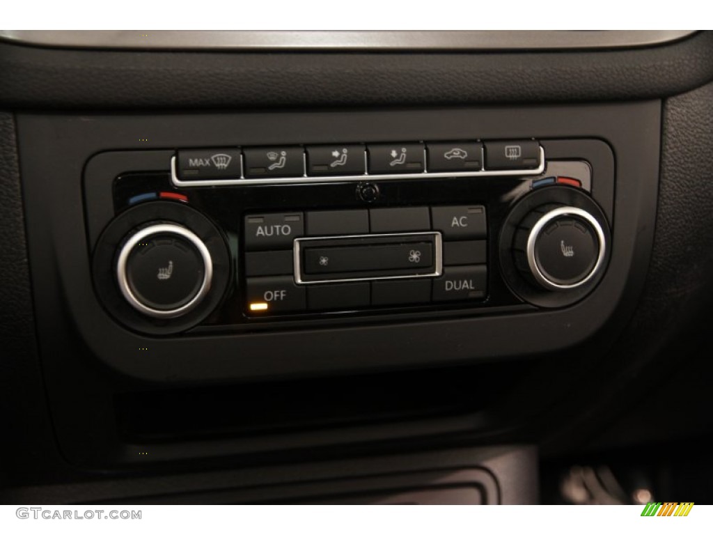 2011 Volkswagen Tiguan SEL 4Motion Controls Photo #95826051