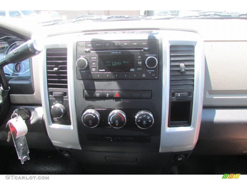 2011 Ram 1500 SLT Quad Cab 4x4 - Brilliant Black Crystal Pearl / Dark Slate Gray/Medium Graystone photo #25