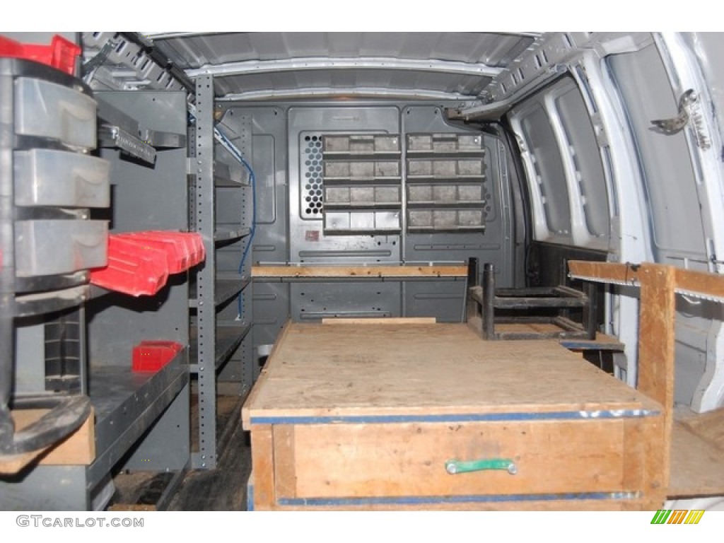 2010 Express 2500 Work Van - Summit White / Neutral photo #10