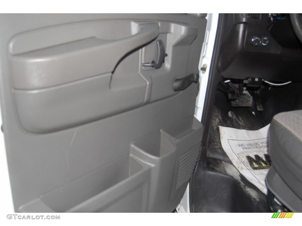 2010 Express 2500 Work Van - Summit White / Neutral photo #17