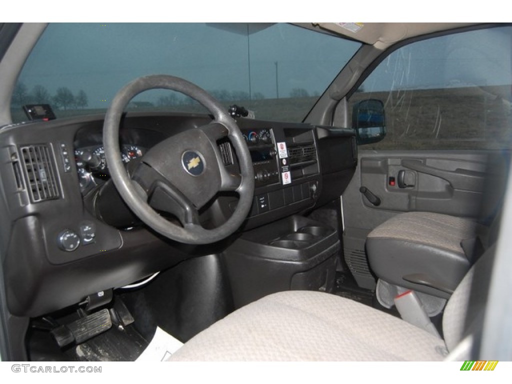 2010 Express 2500 Work Van - Summit White / Neutral photo #19