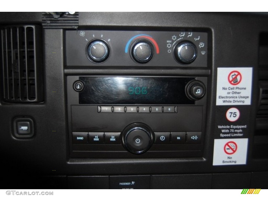 2010 Express 2500 Work Van - Summit White / Neutral photo #22