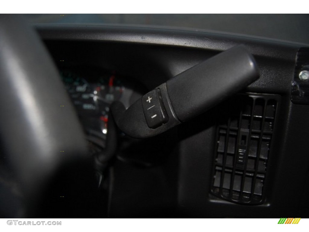 2010 Express 2500 Work Van - Summit White / Neutral photo #26